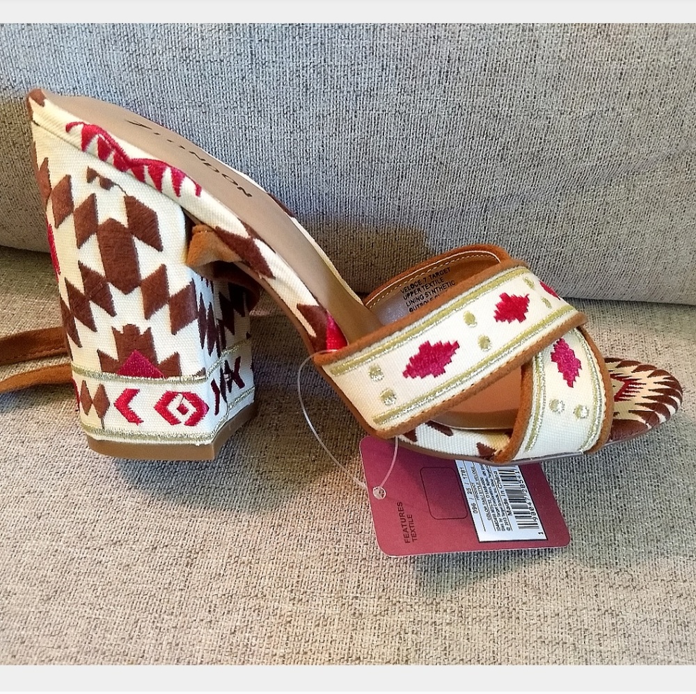 New embroidered tie lace up heel sandal